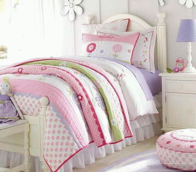Dormitor în nuanțe roz și violet - fotografii