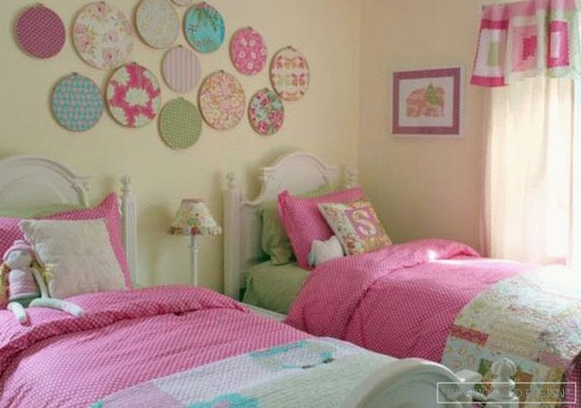 Dormitor în nuanțe roz și violet - fotografie 2