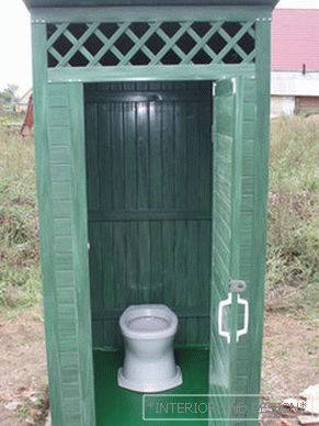 Toaletă în țară