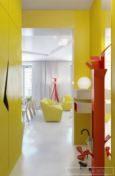 Designul holului galben într-un coridor mic